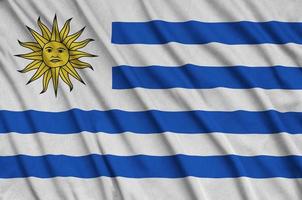 a bandeira do uruguai é retratada em um tecido esportivo com muitas dobras. bandeira da equipe esportiva foto