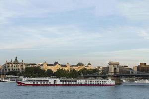 vista no rio danúbio em budapeste, hungria foto