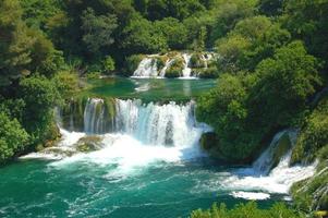cachoeiras lindas no parque nacional krka, na croácia foto
