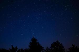 céu noturno na normandia foto