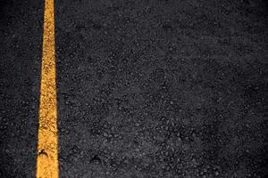 textura de asfalto de estrada com linha de tráfego para fundo de transporte com espaço para texto foto