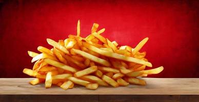 deliciosas batatas fritas quentes e crocantes. produtos de fast food e restaurantes. foto