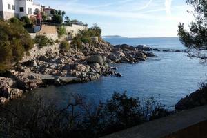 caminho de ronda, uma estrada paralela à costa brava catalã, localizada no mar mediterrâneo, no norte da catalunha, espanha. foto