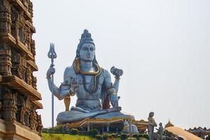 estátua do senhor shiva em murudeshwar, karnataka, índia. foto