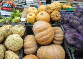 abóbora calabaza. comidas saudáveis. venda de produtos da fazenda. produtos contendo vitaminas foto