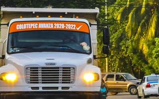 puerto escondido méxico oaxaca mexicano 2022 caminhões mexicanos transportador de carga carros de entrega em puerto escondido méxico. foto