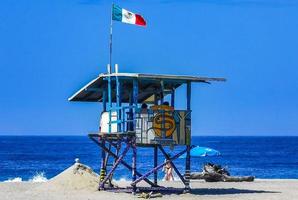 puerto escondido méxico oaxaca torre de vigia de praia mexicana 2022 com bandeira mexicana em puerto escondido méxico. foto