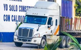 puerto escondido méxico oaxaca mexicano 2022 caminhões mexicanos transportador de carga carros de entrega em puerto escondido méxico. foto