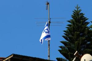 antena alta para emitir e receber ondas de rádio. foto