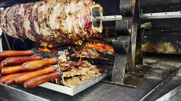 tradicional deliciosa comida turca oltu cag kebab grelhado doner da cozinha erzurum foto