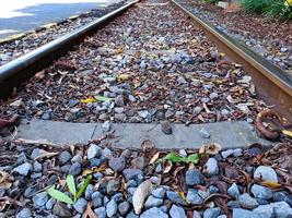 linhas férreas de trilho de ferro ou trilhos de trem para o transporte de trem foto