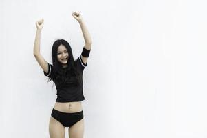 jovem linda mulher asiática usa esporte de torcida de jogador de futebol, fãs do sexo feminino jogo de torcida de futebol foto