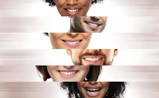 close-up sorrisos masculinos e femininos de pessoas de diferentes etnias foto