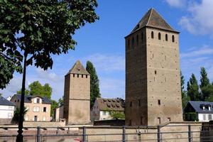 ponts couverts tower em strasbourg, onde fica um famoso marco da frança. foto