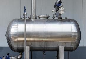 grande tanque químico de dióxido de carbono foto