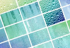 uma colagem de diversos fragmentos de vidro, decorados com gotas de chuva do condensado. tons de primavera com cores verdes e azuis foto