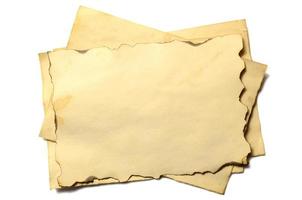 alguns velhos pedaços em branco de manuscrito de papel em ruínas vintage antigo ou pergaminho foto