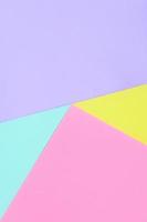 fundo de textura de cores pastel da moda. papéis de padrão geométrico rosa, violeta, amarelo e azul. resumo mínimo foto