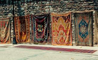 carpetes e tapetes feitos à mão de tipos tradicionais