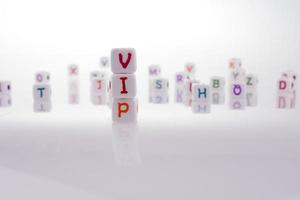 blocos de alfabeto e a palavra vip foto