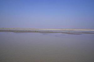 bela paisagem do rio padma ou ilha em bangladesh foto