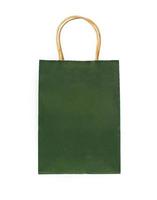 saco de papel verde para fazer compras isolado no fundo branco foto