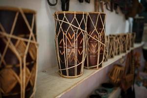 loja de instrumentos musicais na praia de arambol. foto