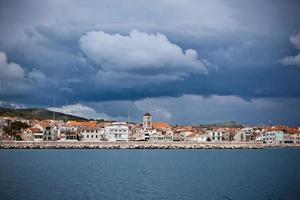vodice é uma pequena cidade na costa adriática na croácia foto