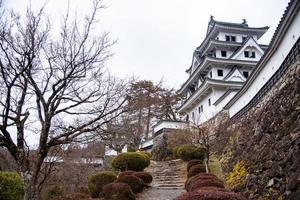 castelo de gujohachiman, o belo castelo histórico no topo da montanha, japão foto