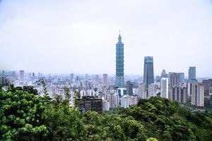 taipei, taiwan, turistas vão passear o panorama da paisagem urbana vista o edifício mais alto e a famosa paisagem que o belo lugar para viajar em taiwan foto