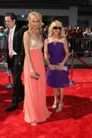 jennifer e cindy landon chegando ao daytime emmys 2008 no kodak theater em hollywood, ca em 20 de junho de 2008 foto