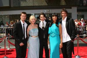 Lucas Bryant, Kristin Booth, Dillon Casey, Amanda Brugel e Peter Miller chegando ao Daytime Emmys 2008 no Kodak Theatre em Hollywood, Califórnia, em 20 de junho de 2008. foto