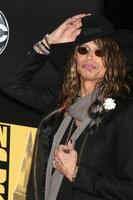 steven tyler chegando ao 2008 american music awards no nokia theater em los angeles, ca 23 de novembro de 2008 foto