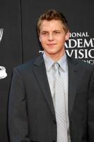 kevin g schmidt chegando ao daytime emmys no teatro orpheum em los angeles, ca em 30 de agosto de 2009 foto