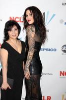 katherine von drachenberg, também conhecida como kat von d e sua mãe ela tem uma tatuagem de sua mãe em seu ombro chegando ao prêmio alma de 2009 royce hall, ucla los angeles, ca 17 de setembro de 2009 foto