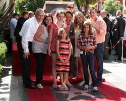 dave koz e família na cerimônia da estrela da calçada da fama de hollywood em homenagem ao edifício capital dave koz em hollywood los angeles, ca 22 de setembro de 2009 foto