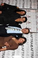 smokey robinson, esposa frances glandney e filhas tamla e berry chegando ao aftra media and entertainment Excellence awards amees no hotel biltmore em los angeles, ca em 9 de março de 2009 foto