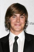 zac efron na sala de imprensa no alma awards em pasadena, ca em 17 de agosto de 2008 foto