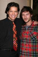 michael damian e michael graziadei no set de jovens e inquietos comemorando o 80º aniversário de jeanne cooper em los angeles, ca em 24 de outubro de 2008 foto