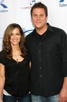 rebecca budig e bob guiney 7ª comédia anual para uma cura beneficiando a aliança de esclerose tuberosa avalon los angeles, ca 6 de abril de 2008 foto