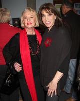 los angeles, 18 de fevereiro - tippi hedren, kate linder no vday, performance de monólogos de vagaina no barnsdall gallery theater em 18 de fevereiro de 2011 em los angeles, ca foto