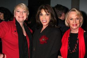 los angeles, 18 de fevereiro - alison arngrim, kate linder, tippi hedren no vday, performance de monólogos de vagaina no barnsdall gallery theater em 18 de fevereiro de 2011 em los angeles, ca foto