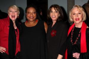 los angeles, 18 de fevereiro - alison arngrim, diane amos kate linder, tippi hedren no vday, performance de monólogos de vagaina no barnsdall gallery theater em 18 de fevereiro de 2011 em los angeles, ca foto