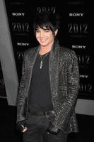 adam lambert chegando na estréia de 2012 regal 14 theaters em la live west hollywood, ca 3 de novembro de 2009 foto