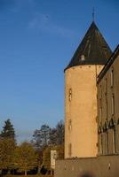 outono em um castelo na Vestfália foto