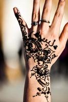 detalhe da tatuagem de henna foto