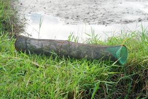 equipamento para a captura de peixes no campo foto