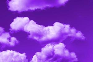 papel de parede de fundo de céu roxo de nuvem roxa abstrata foto