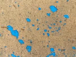 folha de metal riscada velha amarela e azul, superfície enferrujada de ferro com pintura descascada. o fundo. textura foto