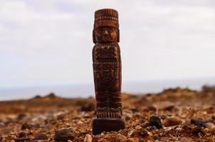 estatueta pré-colombiana no deserto foto